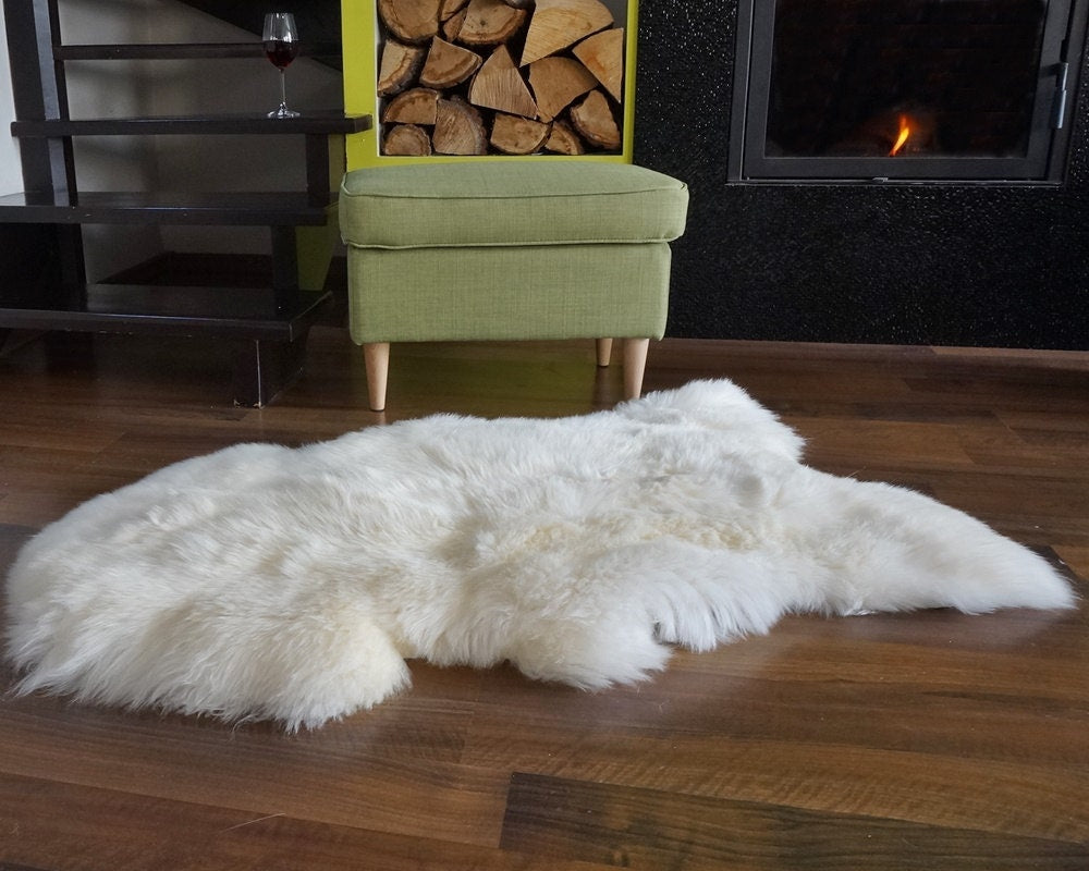 BIG SHEEPSKIN XL White Throw Genuine leather Sheep Skin 48 "x 28"  Decorative rug Natural comfy, cozy, hair is very thick, shiny !