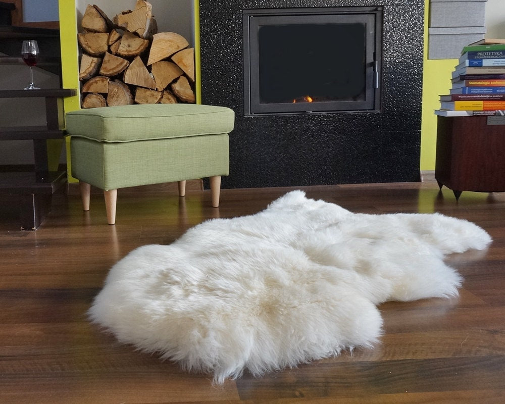 BIG SHEEPSKIN XL White Throw Genuine leather Sheep Skin 48 "x 28"  Decorative rug Natural comfy, cozy, hair is very thick, shiny !