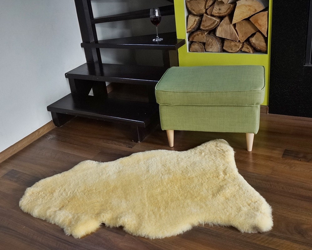 GIANT SHEEPSKIN MEDICAL Healthy Yellow Throw Genuine leather Sheep Skin Decorative rug 46 "x 28" comfy, cozy, hair is very thick, shiny