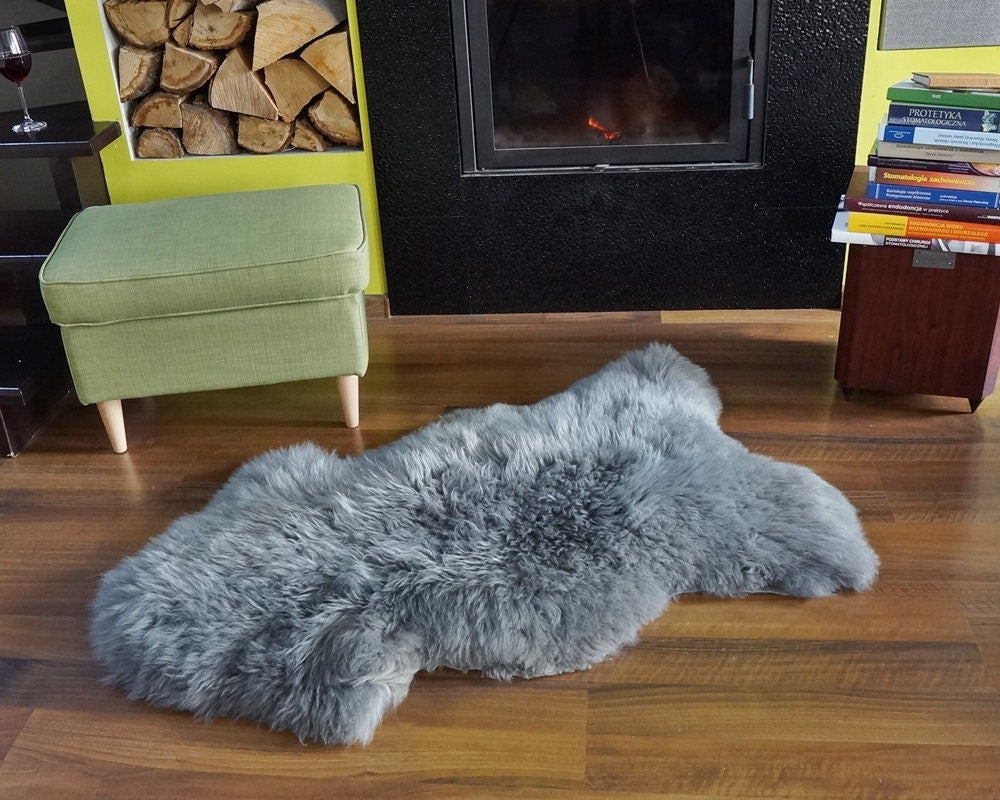 SHEEPSKIN GREY Throw Genuine leather Sheep Skin Decorative rug grey 44'' x 24" comfy, cozy, hair is very thick, shiny !