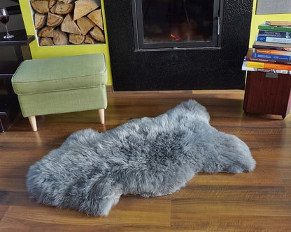 SHEEPSKIN GREY Throw Genuine leather Sheep Skin Decorative rug grey 44'' x 24" comfy, cozy, hair is very thick, shiny !