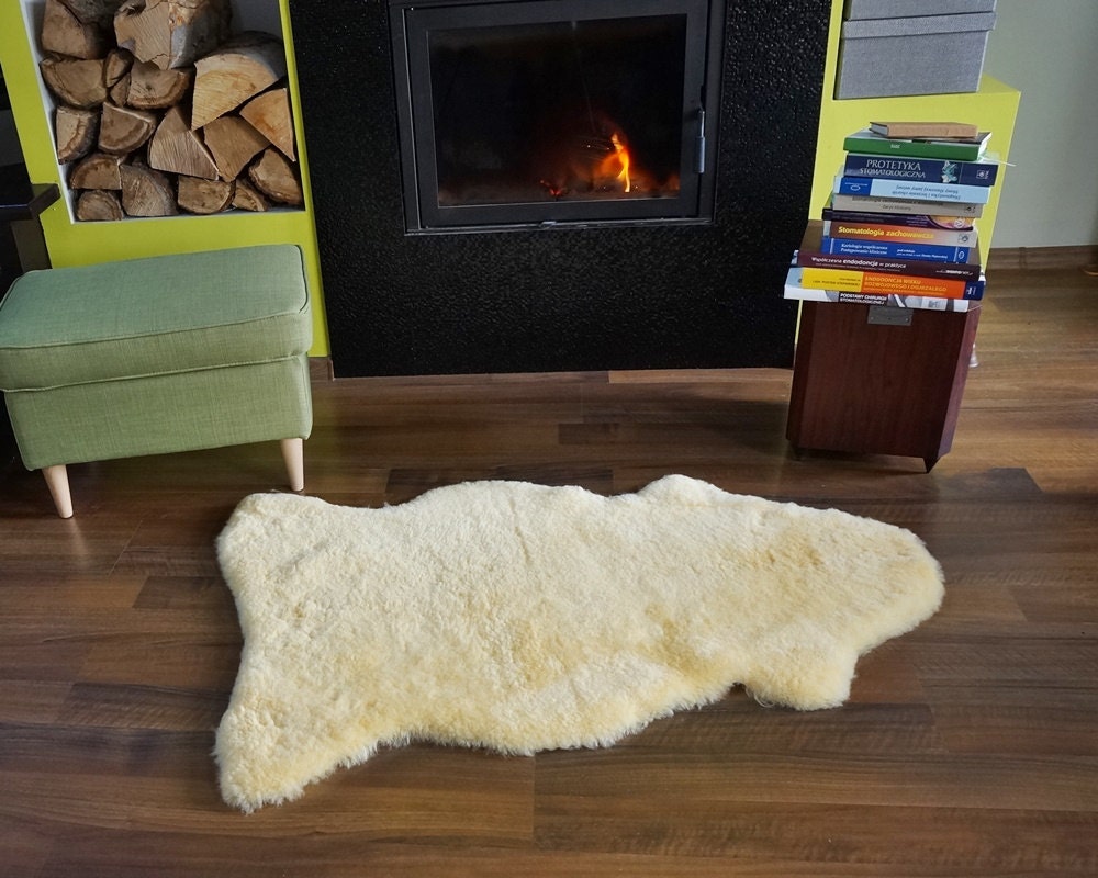 GIANT SHEEPSKIN MEDICAL Healthy Yellow Throw Genuine leather Sheep Skin Decorative rug 46 "x 28" comfy, cozy, hair is very thick, shiny