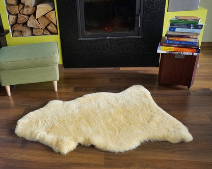 GIANT SHEEPSKIN MEDICAL Healthy Yellow Throw Genuine leather Sheep Skin Decorative rug 46 "x 28" comfy, cozy, hair is very thick, shiny