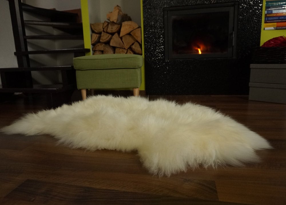 Giant SHEEPSKIN XXL White Throw Genuine leather Sheep Skin 50"x 30"  Decorative rug Natural comfy, cozy, hair is very thick, shiny !