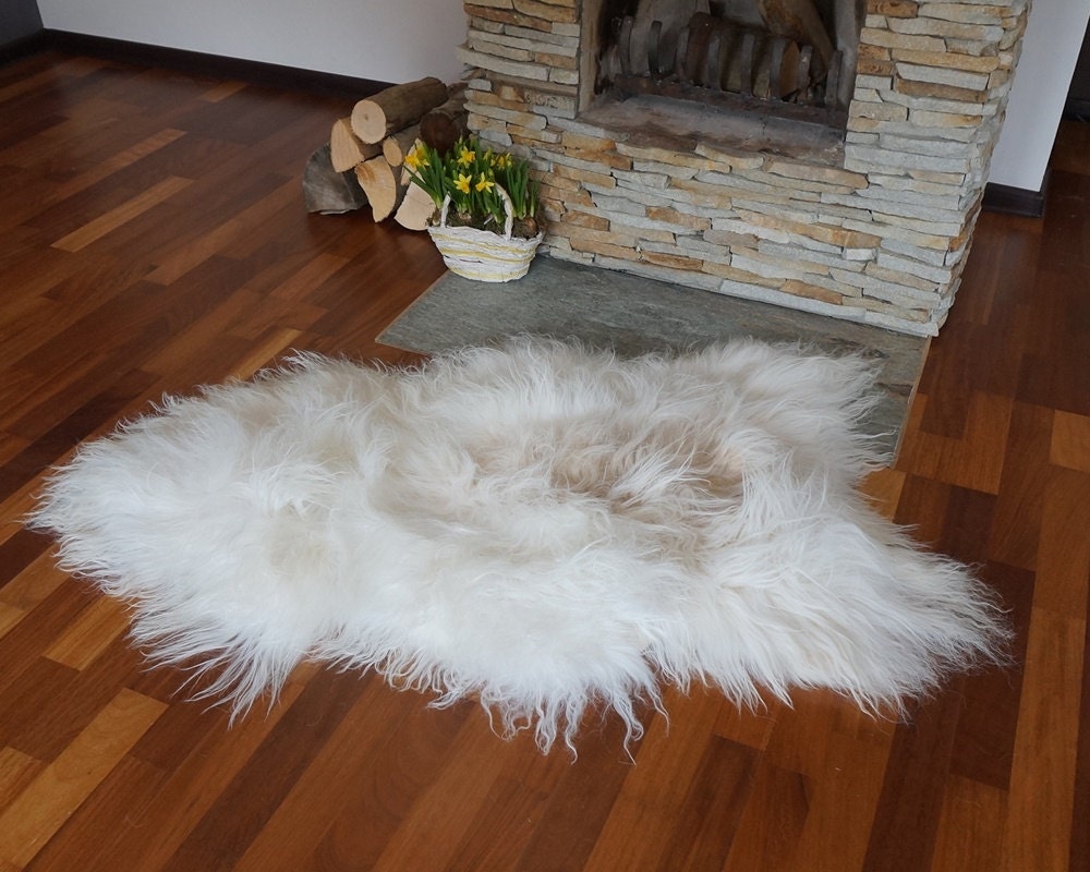 SHEEPSKIN ICELANDIC White and Cream Throw Genuine leather Sheep Skin 52"x 32" Decorative rug White comfy, cozy, hair is very thick, shiny !