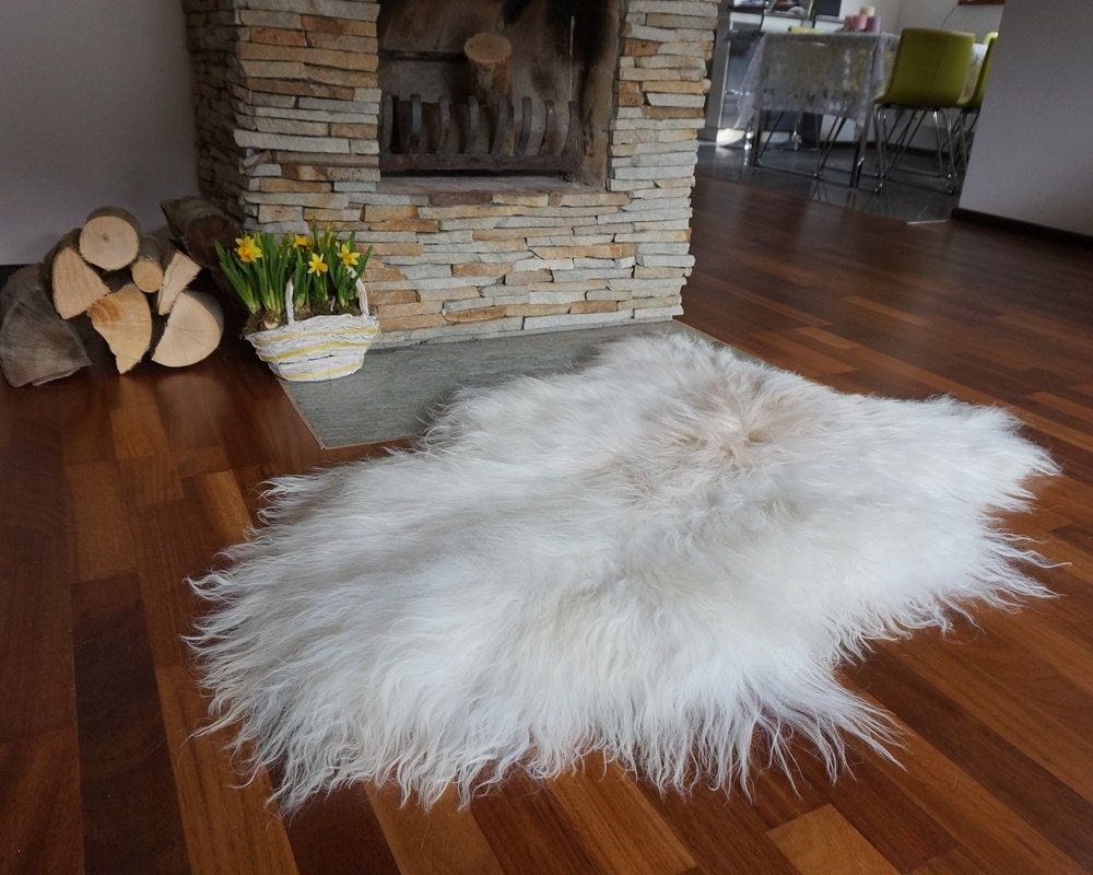 SHEEPSKIN ICELANDIC White and Cream Throw Genuine leather Sheep Skin 52"x 32" Decorative rug White comfy, cozy, hair is very thick, shiny !