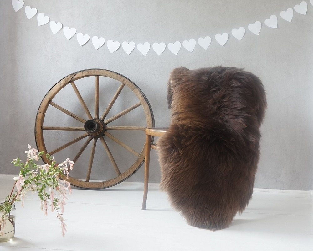 Giant SHEEPSKIN XL BROWN Throw Genuine leather Sheep Skin Decorative rug Brown 50 "x 30" comfy, cozy, hair is very thick! Good gift!!